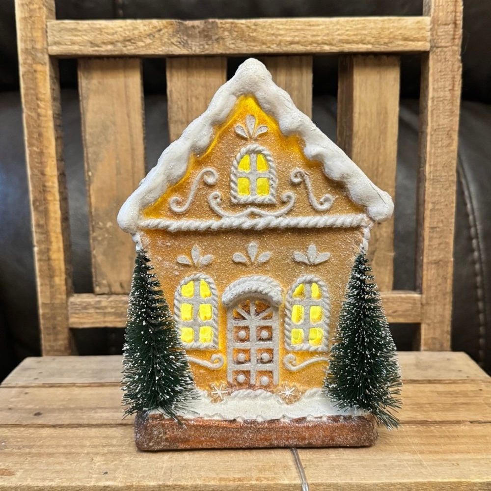 Gingerbread house Christmas decor
